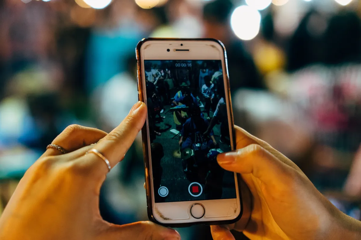 How to Share a Photo Album Link That Anyone Can Open on Any Device preview image