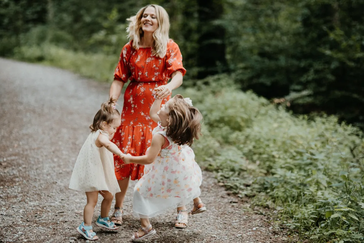How I Finally Organized 10 Years of Family Photos (Step-by-Step) preview image