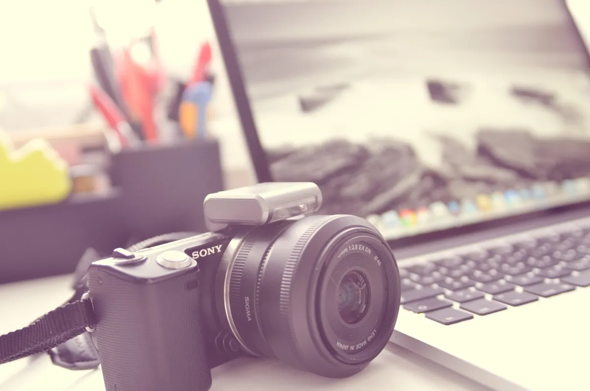 How to Send a Lot of Photos to Someone Without Losing Quality preview image
