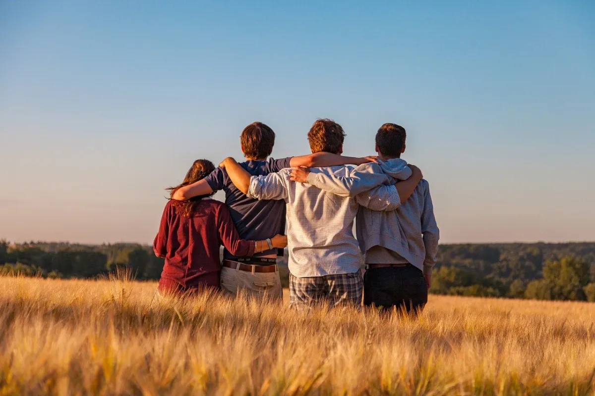 Best way to take group photos preview image